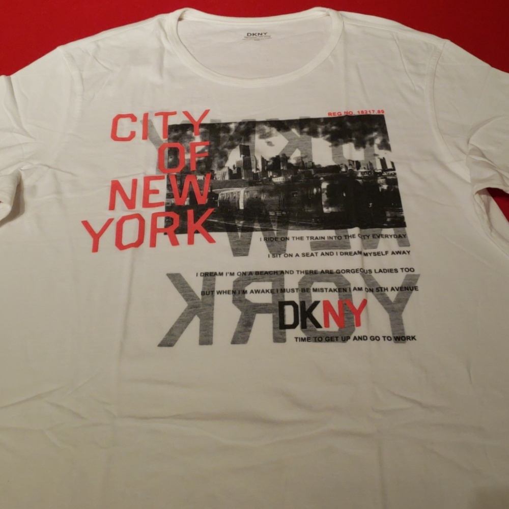 Mens XXL DKNY graphic tshirt